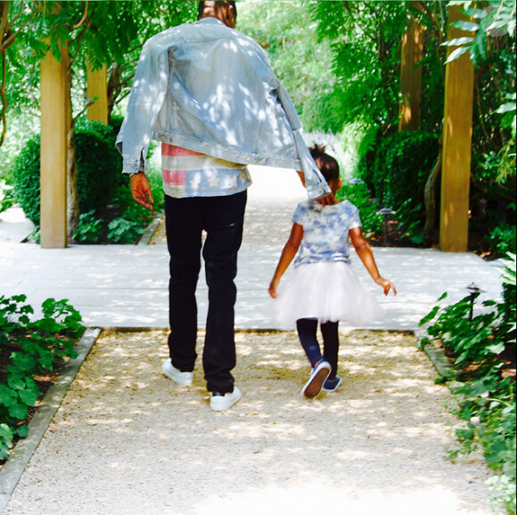 Jay Z et sa fille Blue Ivy Carter en vacances. Photo publiée le 23 juillet 2015.