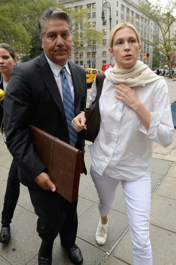 Kelly Rutherford arrive sans ses enfants au tribunal dans le quartier de Manhattan à New York, le 11 août 2015.  