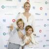 Malgré la perte définitive de la garde de ses enfants, qu'elle a pour tout l'été en vacances, l'actrice Kelly Rutherford, son fils Hermes et sa fille Helena ont assisté à l'oeuvre caritative "Ovarian Cancer Research Fund's Super Saturday" à Water Mill. Le 25 juillet 2015