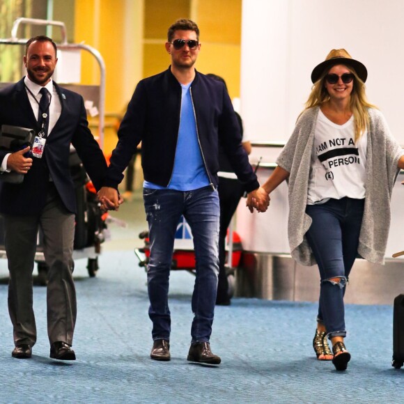 Michael Buble arrive à Vancouver avec sa femme, le 19 juin 2015  