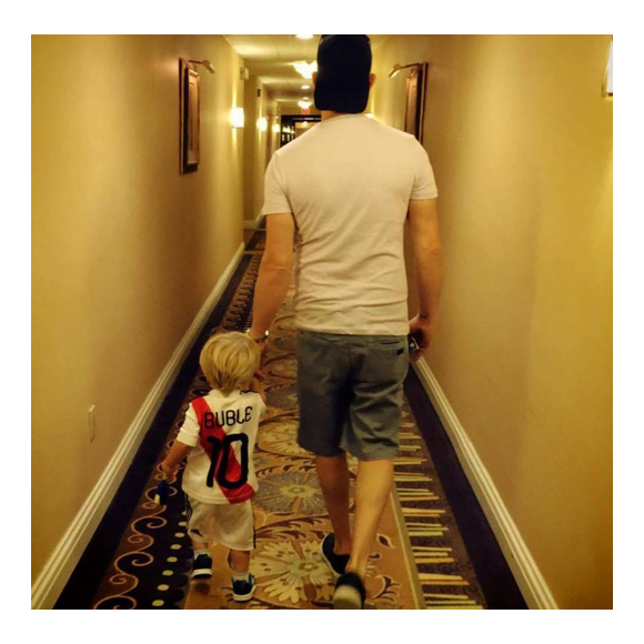 Michael Bublé et son fils Noah / photo postée sur le compte Instagram du chanteur.