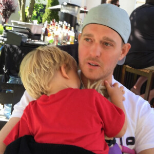Michael Bublé et son fils Noah / photo postée sur le compte Instagram du chanteur.