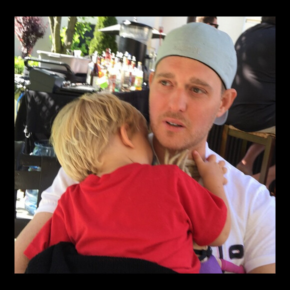 Michael Bublé et son fils Noah / photo postée sur le compte Instagram du chanteur.