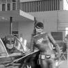 Yvonne Craig en Batgirl au côté de Batman.