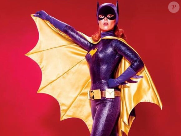 Yvonne Craig en Batgirl dans la série Batman.