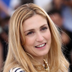 Julie Gayet - Photocall du film "Le Trésor" lors du 68e festival international du film de Cannes le 21 mai 2015.