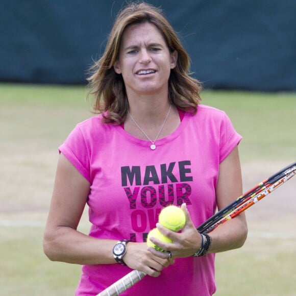 Amélie Mauresmo, enceinte, à Wimbledon à Londres le 7 juillet 2015. La championne française a accouché le 16 août 2015 de son premier enfant.