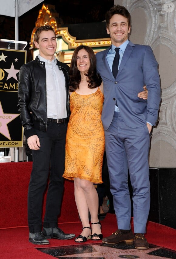Dave Franco, James Franco et Betsy Lou Franco sur le Hollywood Walk of Fame à Los Angeles, le 7 mars 2013
