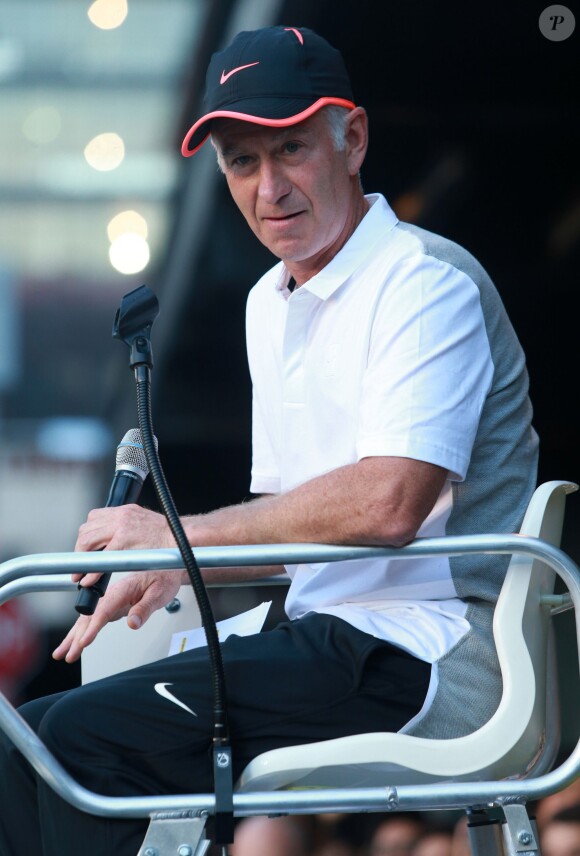 John McEnroe - Les plus grands joueurs de tennis mondiaux ont fait une démonstration au "Nike's NYC Street Tennis" à New York. Le 24 août 2015
