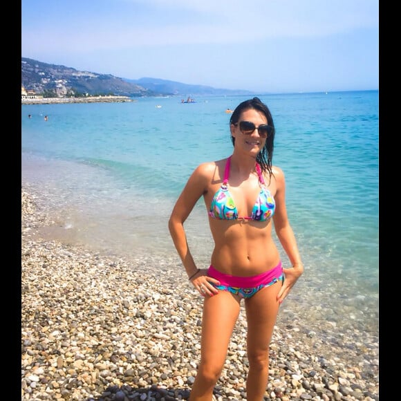 Eve Angeli sexy pendant ses vacances sur la Cote d'Azur.