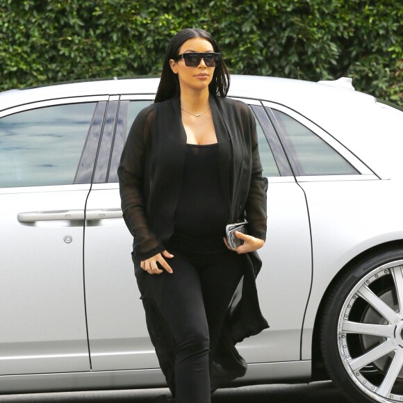 Kim Kardashian, enceinte, s'est rendue chez son médecin pour un check-up. Beverly Hills, le 25 août 2015.