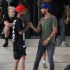 Le rappeur Tyga (petit ami de Kylie Jenner) et Scott Disick (ex-compagnon de Kourtney Kardashian) sont tombés l'un sur l'autre à l'entrée du centre commercial Barneys New York à Beverly Hills, le 25 août 2015.