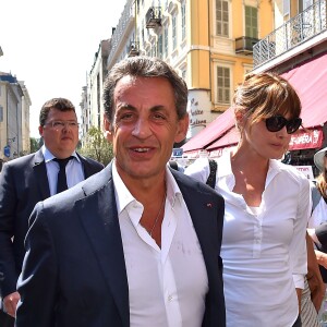 Nicolas Sarkozy avec sa femme Carla Bruni-Sarkozy à Nice le 19 juillet 2015.