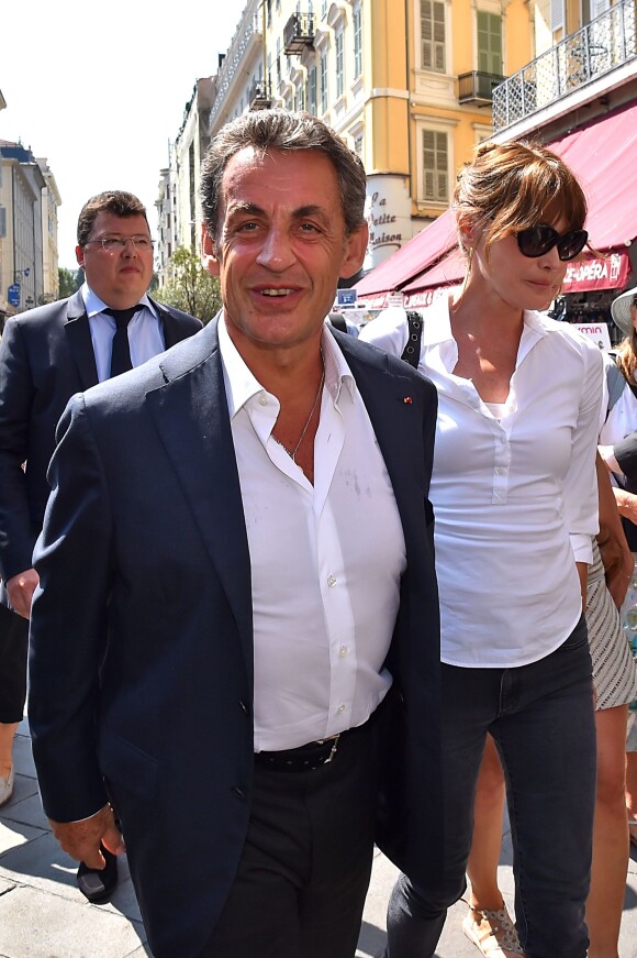 Nicolas Sarkozy avec sa femme Carla Bruni-Sarkozy à Nice le 19 juillet 2015.