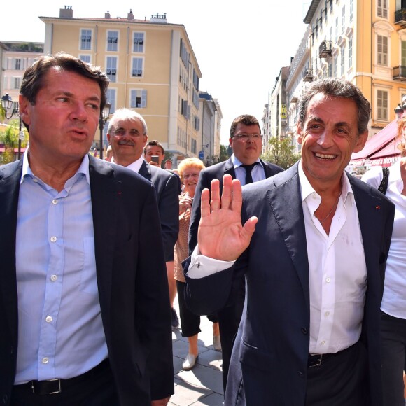 Nicolas Sarkozy avec sa femme Carla Bruni-Sarkozy à Nice le 19 juillet 2015.