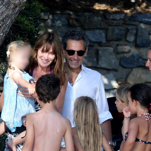 Exclusive - Carla, Nicolas Sarkozy et leur fille Giulia sur la plage du Cap Nègre le 14 juillet 2014.