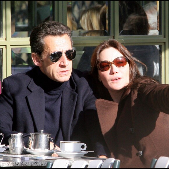 NICOLAS SARKOZY ET SA FEMME CARLA BRUNI ACCOMPAGNES DE MAURIZIO REMMERT, PERE DE CARLA ET DE SA FEMME MARCIA DE LUCA SONT ALLES SE PROMENER EN FORET AVANT DE PRENDRE UN CAFE A LA FLOTILLE. LE COUPLE A PASSE LEUR PREMIERE NUIT DANS LA RESIDENCE "LE PAVILLON DE LA LANTERNE". 03/02/2008 - Versailles