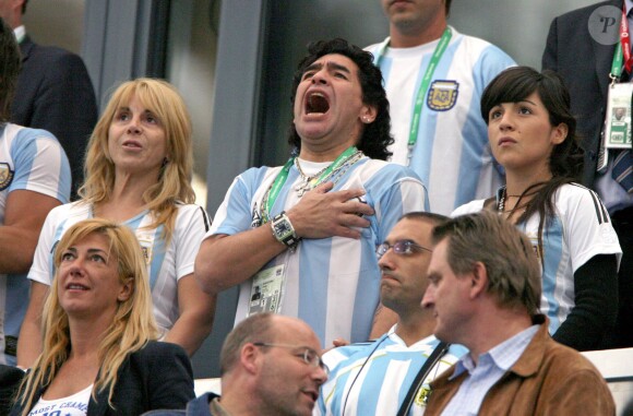 Diego Armando Maradona, son ex-femme Claudia et leur fille Dalma à Gelsenkirchen, le 16 juin 2006. 