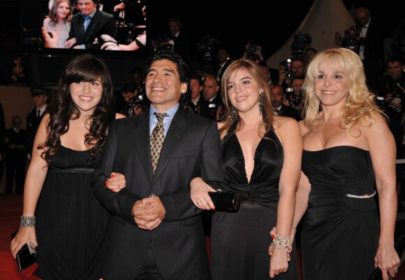 Diego Maradona, son ex-femme Claudia et leurs filles Dalma et Giannina à Cannes, le 20 mai 2008. 