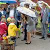 Le prince Carl Philip de Suède et la princesse Sofia (née Hellqvist) en visite au parc Mariebergsskogen lors de leur visite officielle dans le duché de Värmland, le 27 août 2015.