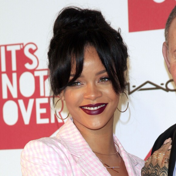 La chanteuse Rihanna lors de la première mondiale de "It's Not Over" pour MAC Cosmetics, à Los Angeles le 18 novembre 2014