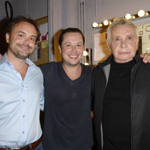 Michel Sardou et ses fils Romain et Davy après la représentation de ce dernier au Théâtre Rive-Gauche dans la pièce "Georges et Georges " à Paris le 2 septembre 2014.