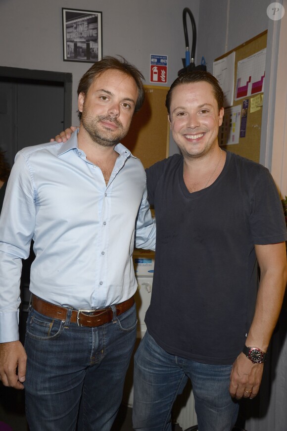 Romain et Davy Sardou après la représentation de ce dernier au Théâtre Rive-Gauche dans la pièce "Georges et Georges " à Paris le 2 septembre 2014.