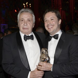 Michel Sardou et son fils Davy Sardou (prix du meilleur acteur dans un second rôle) - La 26e nuit des Molières aux Folies Bergère à Paris, le 2 juin 2014.
