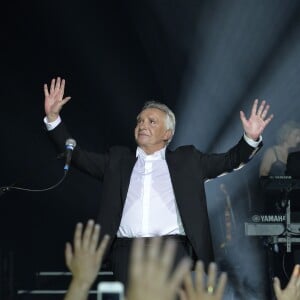 Michel Sardou en concert a l'Olympia a Paris le 7 juin 2013.