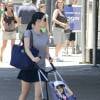 Lucy Liu promenant l'enfant d'un proche à New York le 30 juin 2012