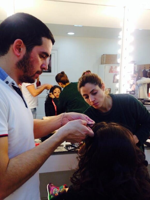 Karol Sevilla la nouvelle héroïne Disney, star de Soy Luna se fait maquiller / photo postée sur Twitter.