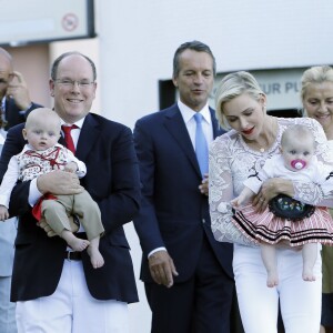 Le prince Albert de Monaco et la princesse Charlène, accompagnés de leurs enfants le prince Jacques et la princesse Gabriella, habillés en costume traditionnel, au traditionnel pique-nique de la Principauté, qui se tient chaque année au parc de la princesse Antoinette le 28 août 2015 à Monaco.