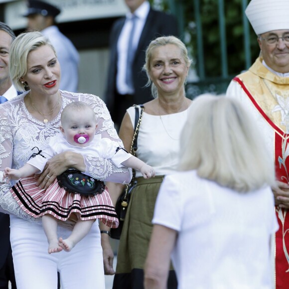 La princesse Charlène et sa fille la princesse Gabriella - Le prince Albert de Monaco et la princesse Charlène, accompagnés de leurs enfants le prince Jacques et la princesse Gabriella, habillés en costume traditionnel, au traditionnel pique-nique de la Principauté, qui se tient chaque année au parc de la princesse Antoinette le 28 août 2015 à Monaco.