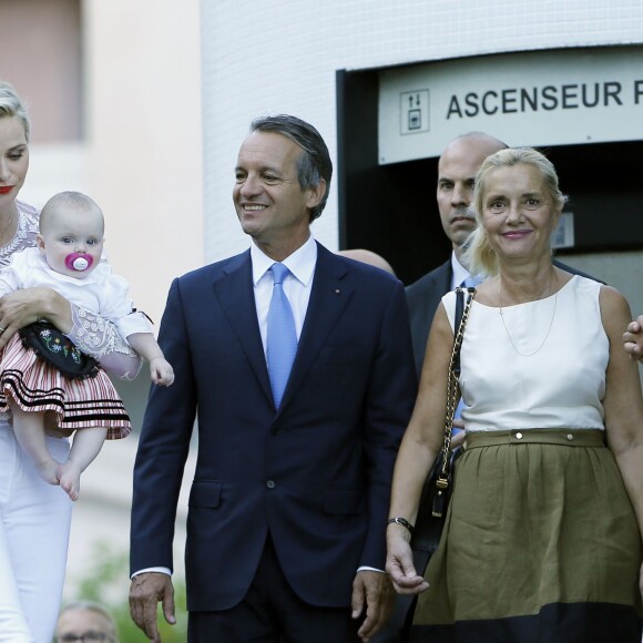 La princesse Charlène, sa fille la princesse Gabriella, Georges Marsan (le maire de Monaco) - Le prince Albert de Monaco et la princesse Charlène, accompagnés de leurs enfants le prince Jacques et la princesse Gabriella, habillés en costume traditionnel, au traditionnel pique-nique de la Principauté, qui se tient chaque année au parc de la princesse Antoinette le 28 août 2015 à Monaco.