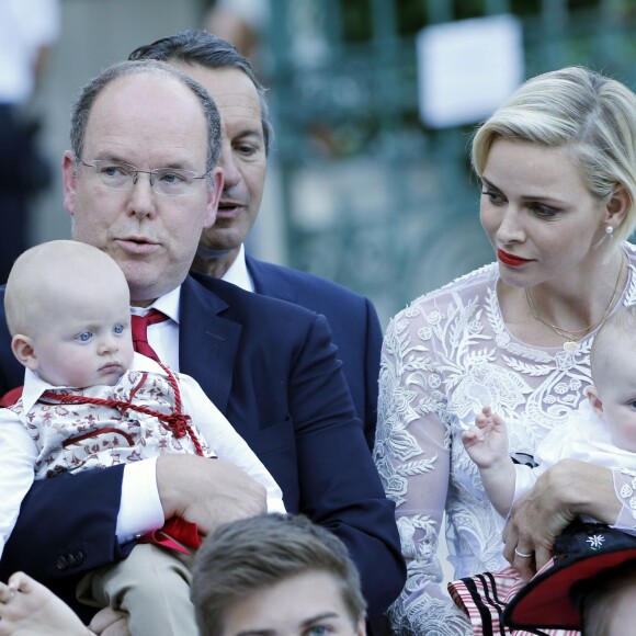 Le prince Albert de Monaco et la princesse Charlène, accompagnés de leurs enfants le prince Jacques et la princesse Gabriella, habillés en costume traditionnel, au traditionnel pique-nique de la Principauté, qui se tient chaque année au parc de la princesse Antoinette le 28 août 2015 à Monaco.