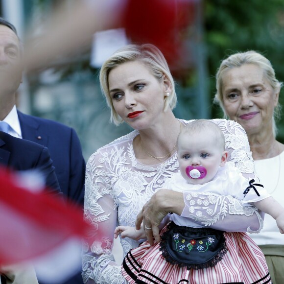 Le prince Albert de Monaco et la princesse Charlène, accompagnés de leurs enfants le prince Jacques et la princesse Gabriella, habillés en costume traditionnel, au traditionnel pique-nique de la Principauté, qui se tient chaque année au parc de la princesse Antoinette le 28 août 2015 à Monaco.