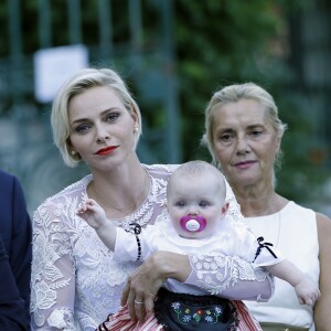 La princesse Charlène et sa fille la princesse Gabriella - Le prince Albert de Monaco et la princesse Charlène, accompagnés de leurs enfants le prince Jacques et la princesse Gabriella, habillés en costume traditionnel, au traditionnel pique-nique de la Principauté, qui se tient chaque année au parc de la princesse Antoinette le 28 août 2015 à Monaco.