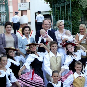 Mélanie-Antoinette de Massy, Elisabeth-Anne de Massy, le prince Albert de Monaco, son fils le prince Jacques, la princesse Charlène, sa fille la princesse Gabriella, Georges Marsan (le maire de Monaco) - Le prince Albert de Monaco et la princesse Charlène, accompagnés de leurs enfants le prince Jacques et la princesse Gabriella, habillés en costume traditionnel, au traditionnel pique-nique de la Principauté, qui se tient chaque année au parc de la princesse Antoinette le 28 août 2015 à Monaco.