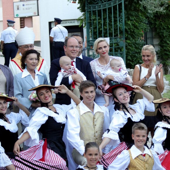 Mélanie-Antoinette de Massy, Elisabeth-Anne de Massy, le prince Albert de Monaco, son fils le prince Jacques, la princesse Charlène, sa fille la princesse Gabriella, Georges Marsan (le maire de Monaco) - Le prince Albert de Monaco et la princesse Charlène, accompagnés de leurs enfants le prince Jacques et la princesse Gabriella, habillés en costume traditionnel, au traditionnel pique-nique de la Principauté, qui se tient chaque année au parc de la princesse Antoinette le 28 août 2015 à Monaco.