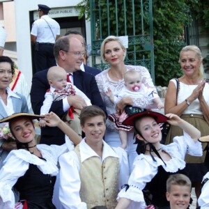 Mélanie-Antoinette de Massy, Elisabeth-Anne de Massy, le prince Albert de Monaco, son fils le prince Jacques, la princesse Charlène, sa fille la princesse Gabriella, Georges Marsan (le maire de Monaco) - Le prince Albert de Monaco et la princesse Charlène, accompagnés de leurs enfants le prince Jacques et la princesse Gabriella, habillés en costume traditionnel, au traditionnel pique-nique de la Principauté, qui se tient chaque année au parc de la princesse Antoinette le 28 août 2015 à Monaco.