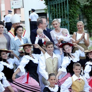 Mélanie-Antoinette de Massy, Elisabeth-Anne de Massy, le prince Albert de Monaco, son fils le prince Jacques, la princesse Charlène, sa fille la princesse Gabriella, Georges Marsan (le maire de Monaco) - Le prince Albert de Monaco et la princesse Charlène, accompagnés de leurs enfants le prince Jacques et la princesse Gabriella, habillés en costume traditionnel, au traditionnel pique-nique de la Principauté, qui se tient chaque année au parc de la princesse Antoinette le 28 août 2015 à Monaco.