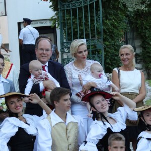 Elisabeth-Anne de Massy, le prince Albert de Monaco, son fils le prince Jacques, la princesse Charlène, sa fille la princesse Gabriella, Georges Marsan (le maire de Monaco) - Le prince Albert de Monaco et la princesse Charlène, accompagnés de leurs enfants le prince Jacques et la princesse Gabriella, habillés en costume traditionnel, au traditionnel pique-nique de la Principauté, qui se tient chaque année au parc de la princesse Antoinette le 28 août 2015 à Monaco.