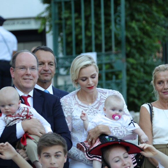 Le prince Albert de Monaco et la princesse Charlène, accompagnés de leurs enfants le prince Jacques et la princesse Gabriella, habillés en costume traditionnel, au traditionnel pique-nique de la Principauté, qui se tient chaque année au parc de la princesse Antoinette le 28 août 2015 à Monaco.