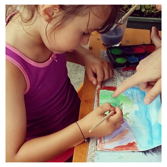 Alexandra Rosenfeld profite de vacances avec sa fille dans le sud de la France. Juillet-août 2015.