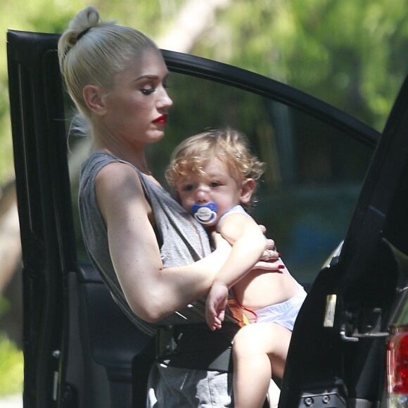 Exclusif - Gwen Stefani et ses fils arrivent à une fête d' anniversaire à Los Angeles Le 30 Août 2015