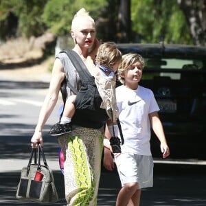 Exclusif - Gwen Stefani en compagnie de ses trois fils arrivent à une fête d' anniversaire à Los Angeles Le 30 Août 2015