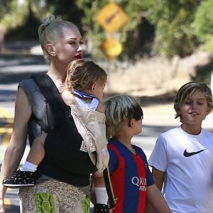 Exclusif - Gwen Stefani et ses trois enfants arrivent à une fête d' anniversaire à Los Angeles Le 30 Août 2015