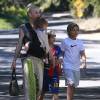 Exclusif - Gwen Stefani en compagnie de ses trois fils arrivent à une fête d' anniversaire à Los Angeles Le 30 Août 2015