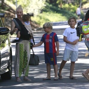 Exclusif - Gwen Stefani en compagnie de ses trois fils arrivent à une fête d' anniversaire à Los Angeles Le 30 Août 2015