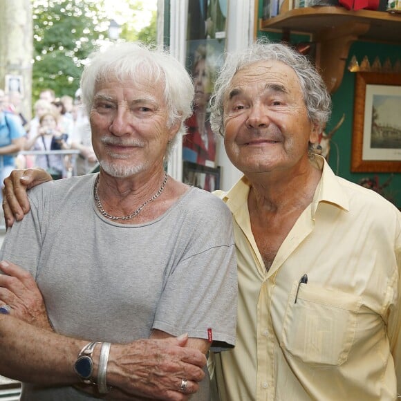 Hugues Aufray, Pierre Perret lors de la 20e édition de "La Forêt des livres" à Chanceaux-près-Loches, le 30 août 2015